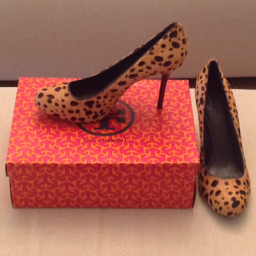 Never worn Tory Burch Cheetah Coconut pumps